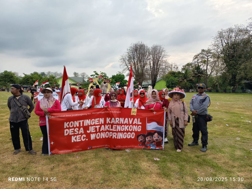 Desa Jetaklengkong Tampil Memukau dalam Karnaval Kecamatan Wonopringgo